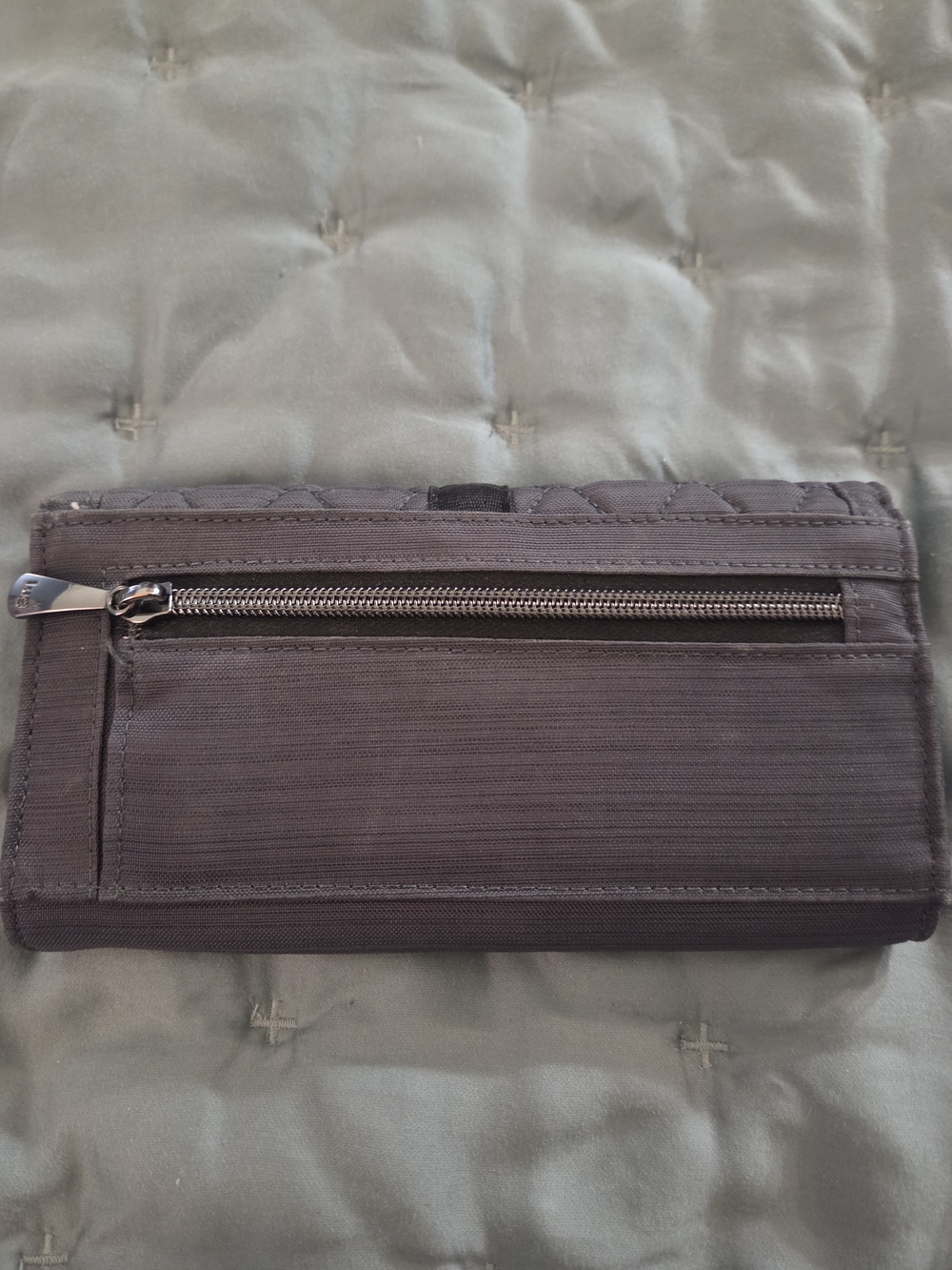 LUG Throttle Classic Quilted Wallet With Buckle Closure - Picture 7 of 16